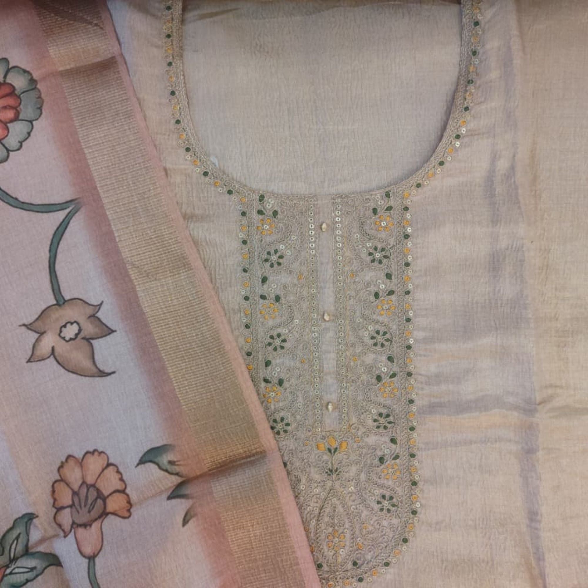 TISSUE UNSTITCH SUIT, HIGHLIGHT WITH PREMAKE MACHINE EMBROIDER NECK