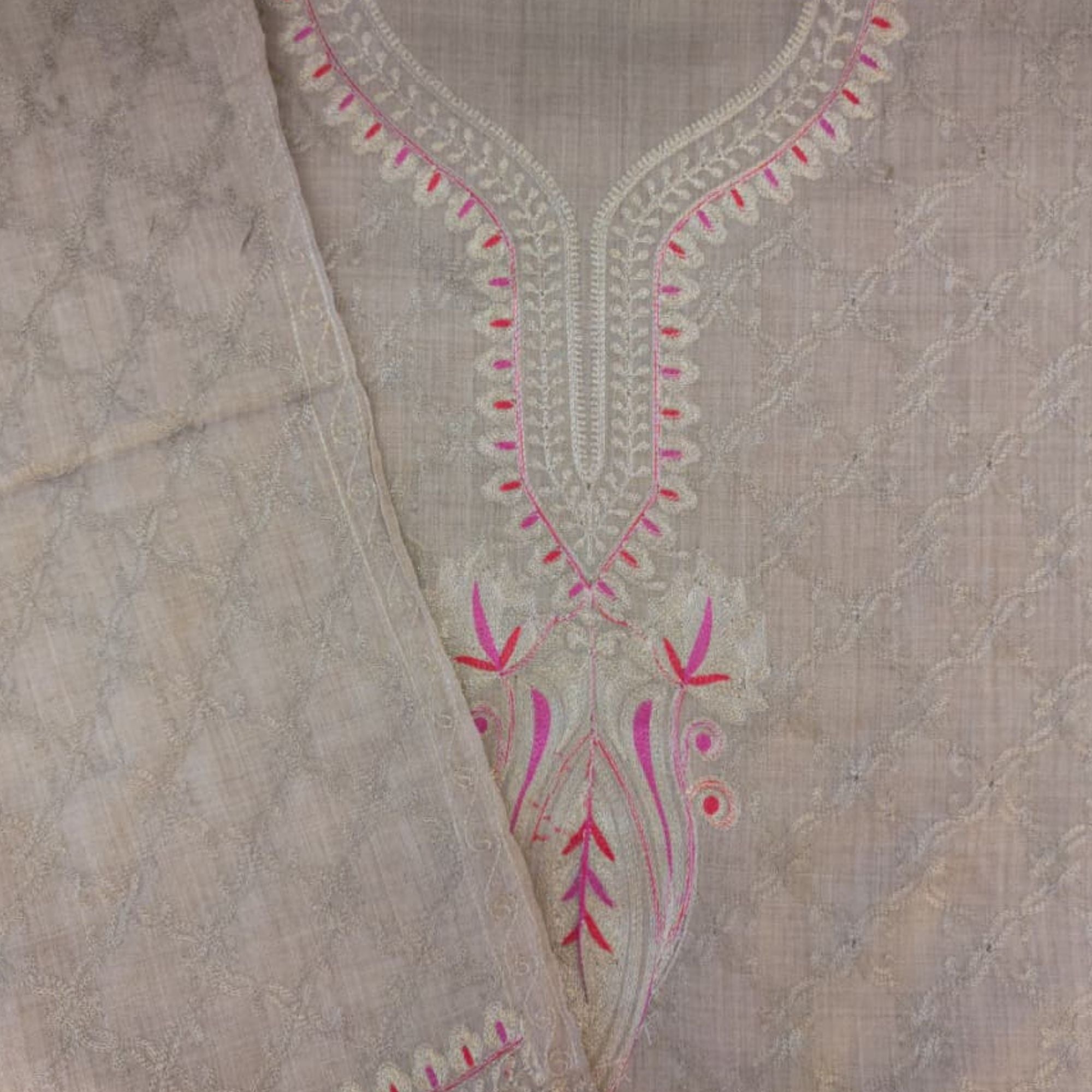 PASHMINA UNSTITCH SUIT HIGHLIGHT WITH KASHMIRI THREAD EMBROIDERY