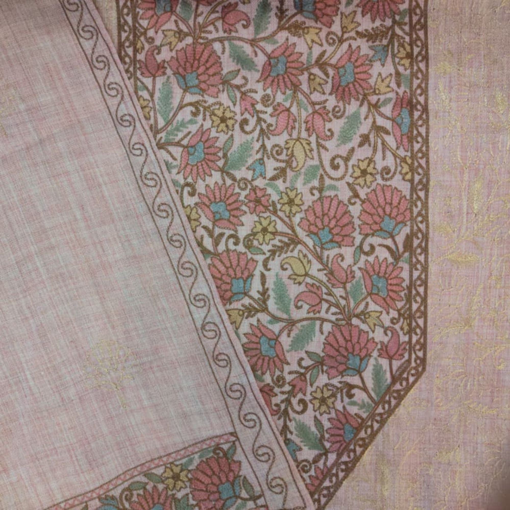 PASHMINA UNSTITCH SUIT,HIGHLIGHT WITH KASHMIRI THREAD EMBROIDERY