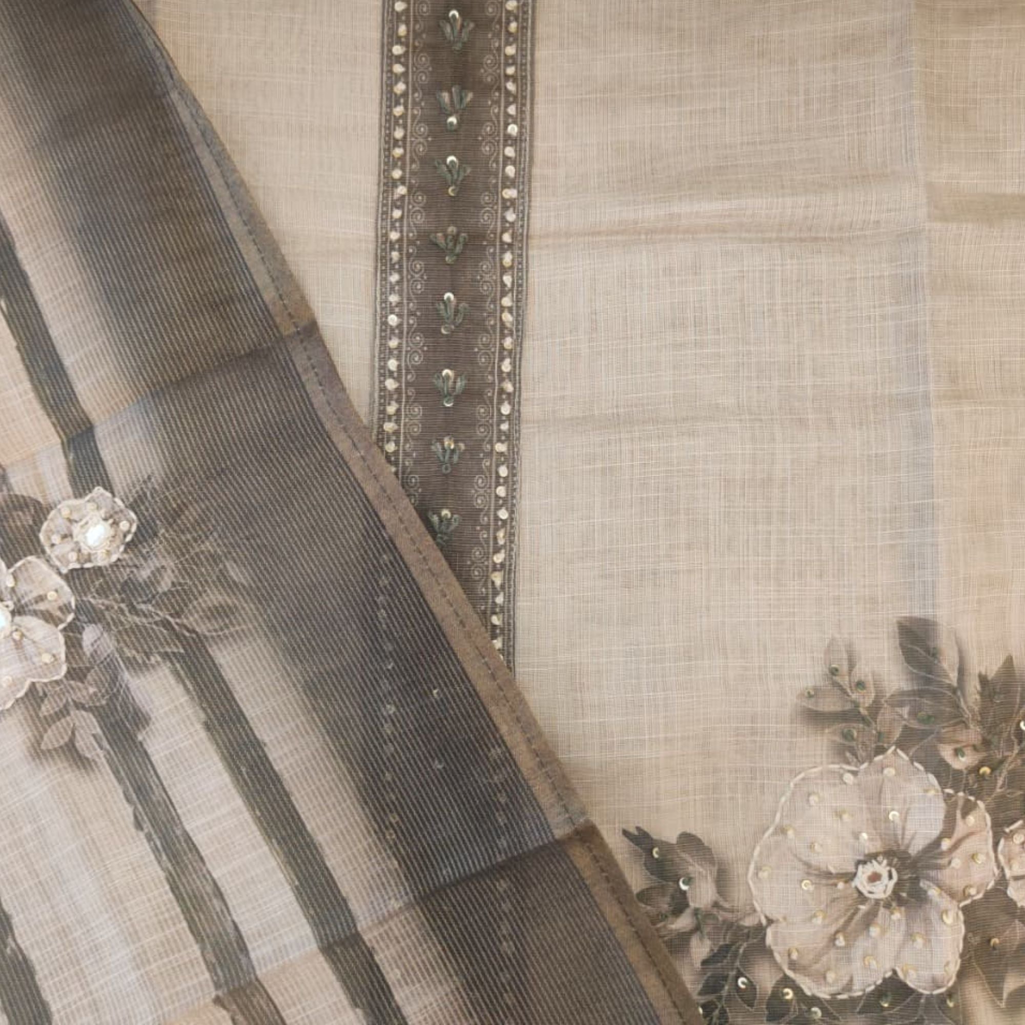 TISSUE LINEN UNSTITCH SUIT HIGHLIGHT WITH FRENCH KNOT EMBROIDERY