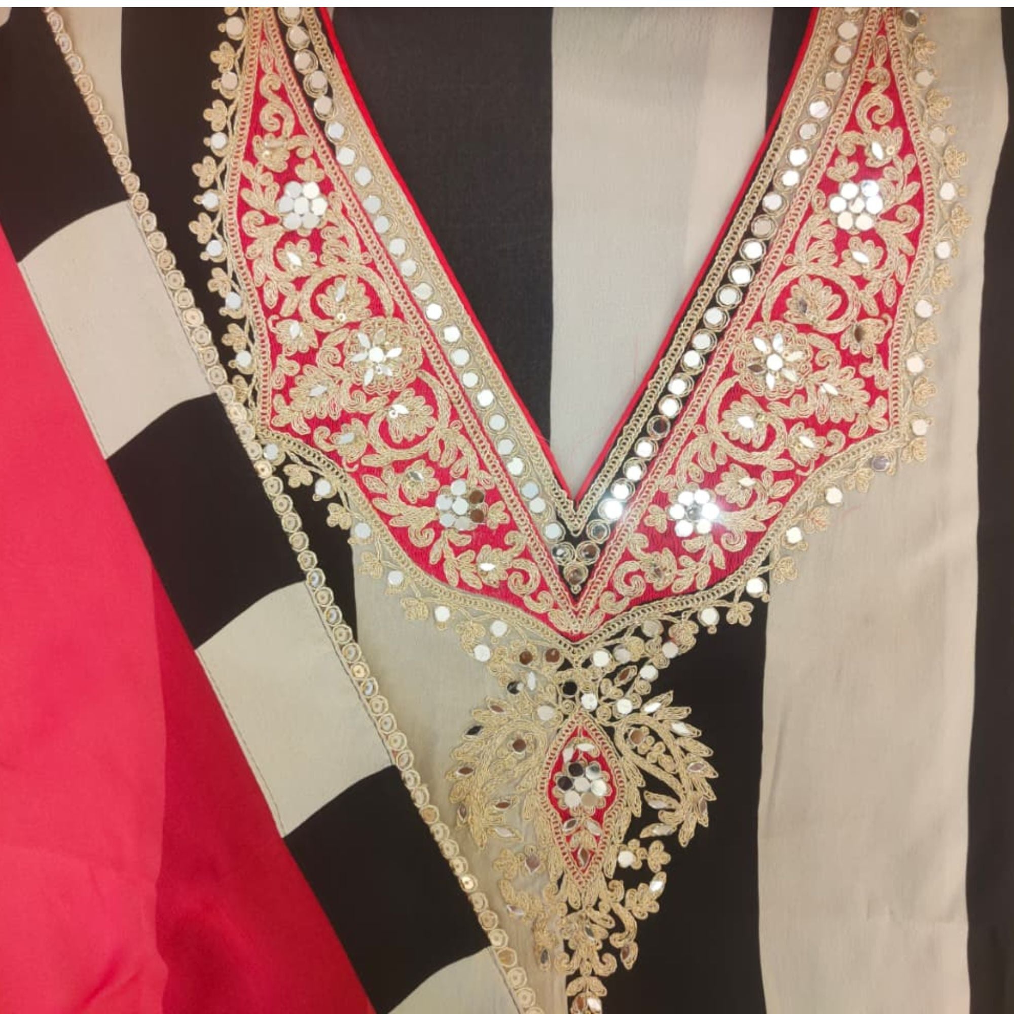 CRAPE UNSTITCH SUIT HIGHLIGHT WITH PRESTUCTURE EMBROIDER NECK