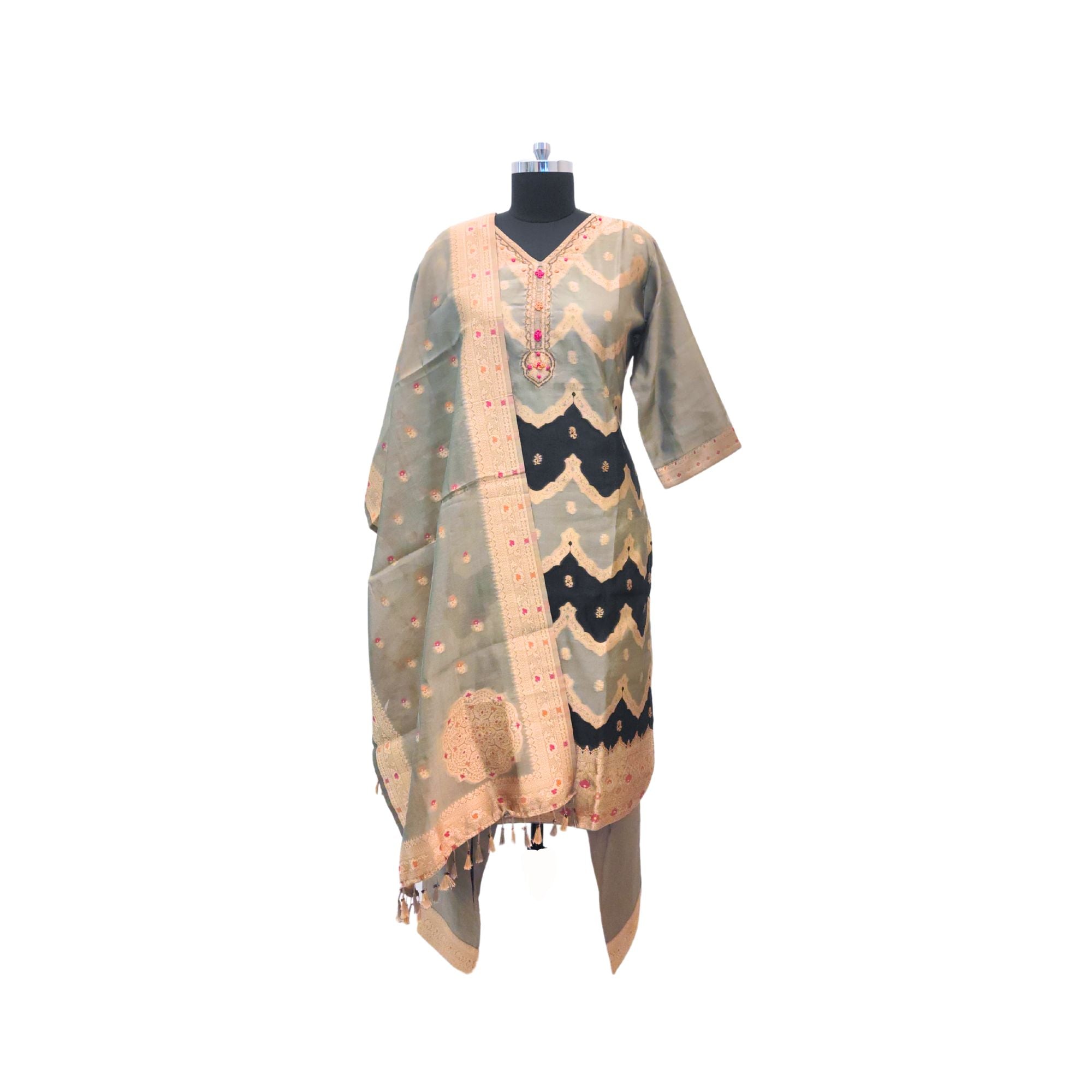 READY TO WEAR WITH CUTDANA WORK YOKE