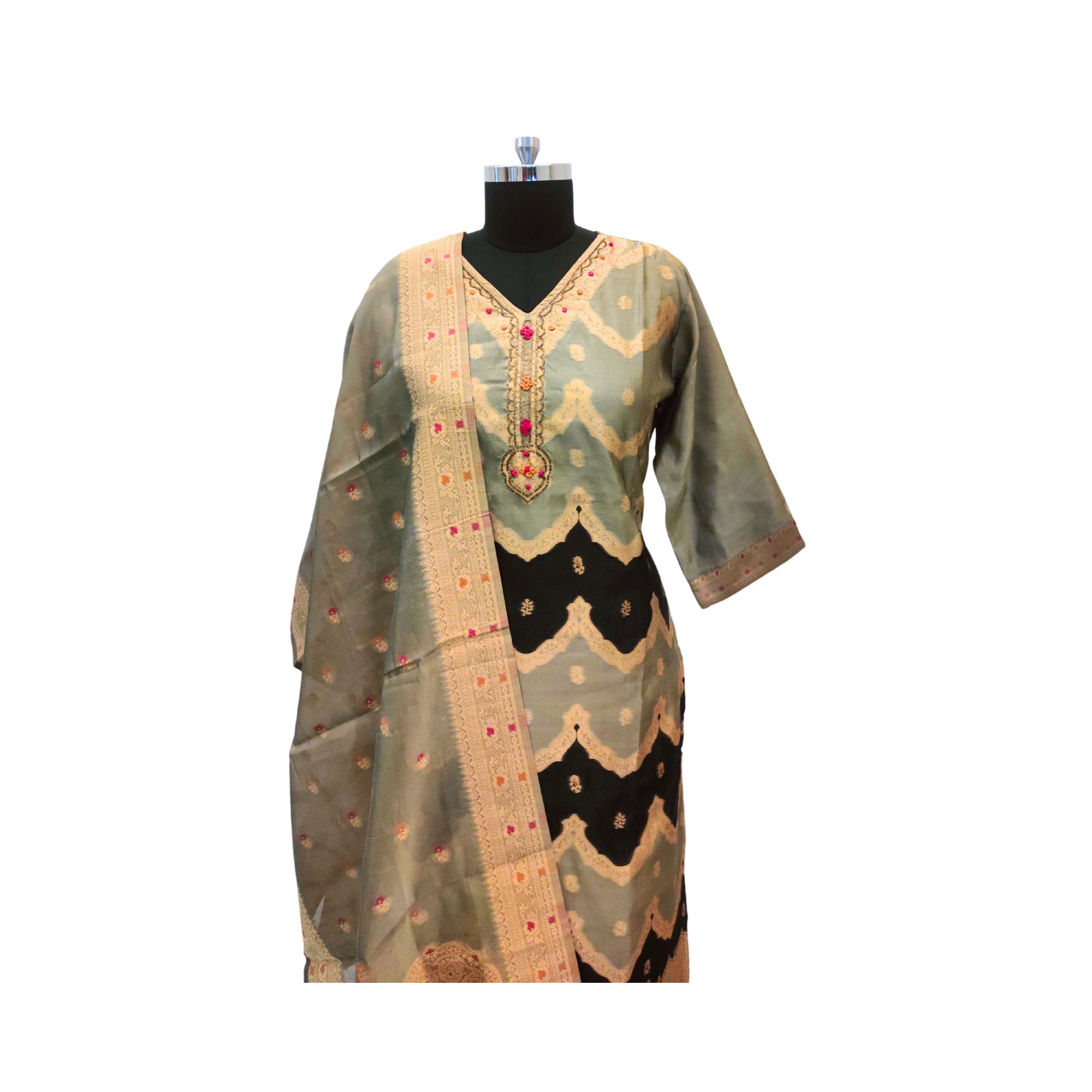 READY TO WEAR WITH CUTDANA WORK YOKE