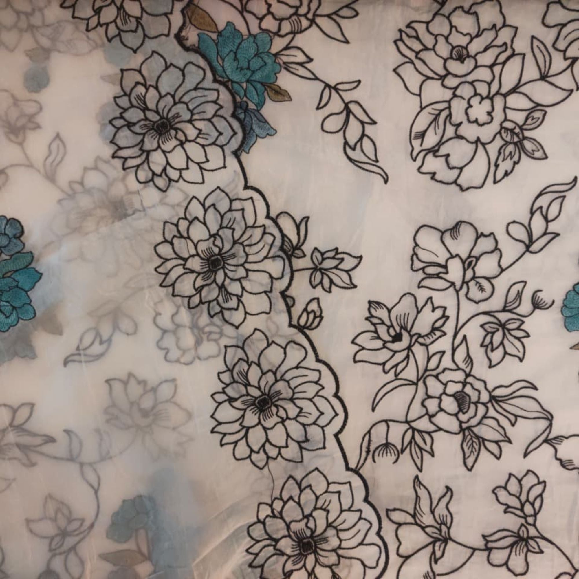 CRUSH TISSUE UNSTITCH SUIT HIGHLIGHT WITH MACHINE EMBROIDERY