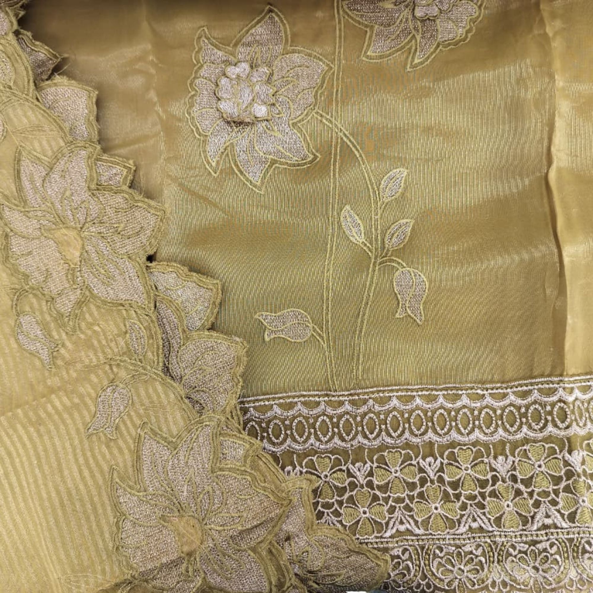 TISSUE UNSTITCH SUIT ADORNED WITH PATCH WORK