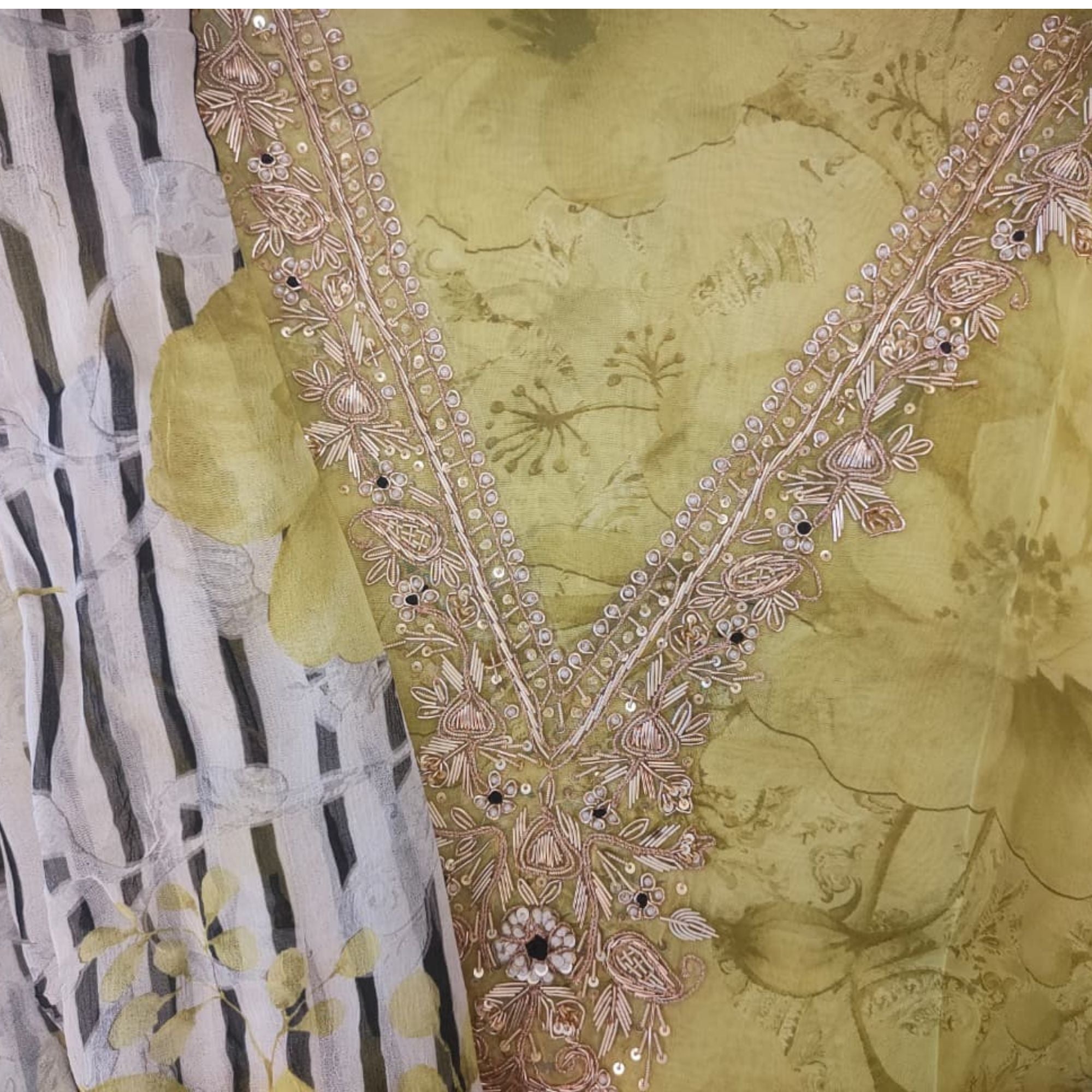 ORGANZA PRINTED UNSTITCH SUIT ADORNED WITH HAND EMBROIDERY