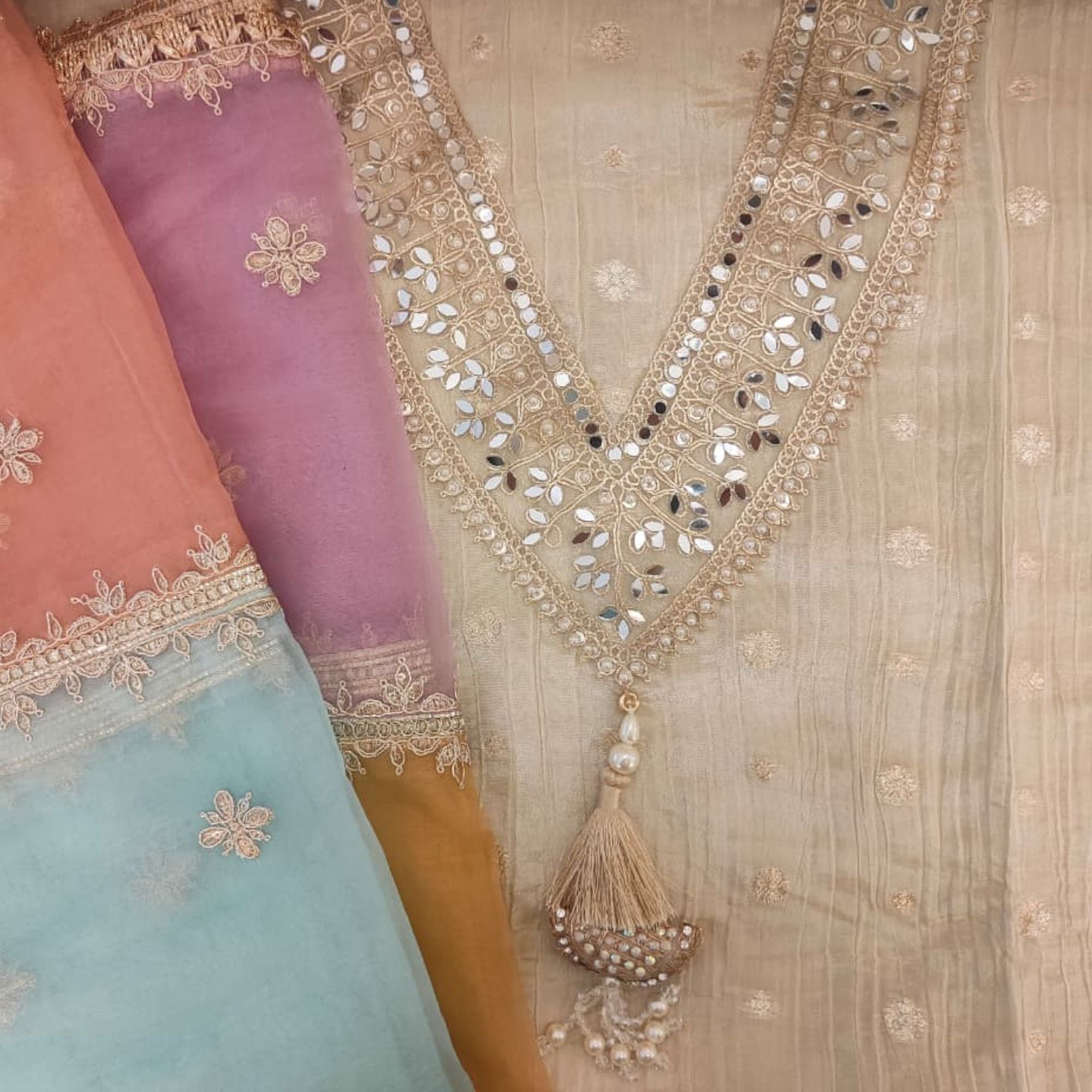 TISSUE UNSTITCH SUIT, HIGHLIGHT WITH MACHINE EMBROIDERY.