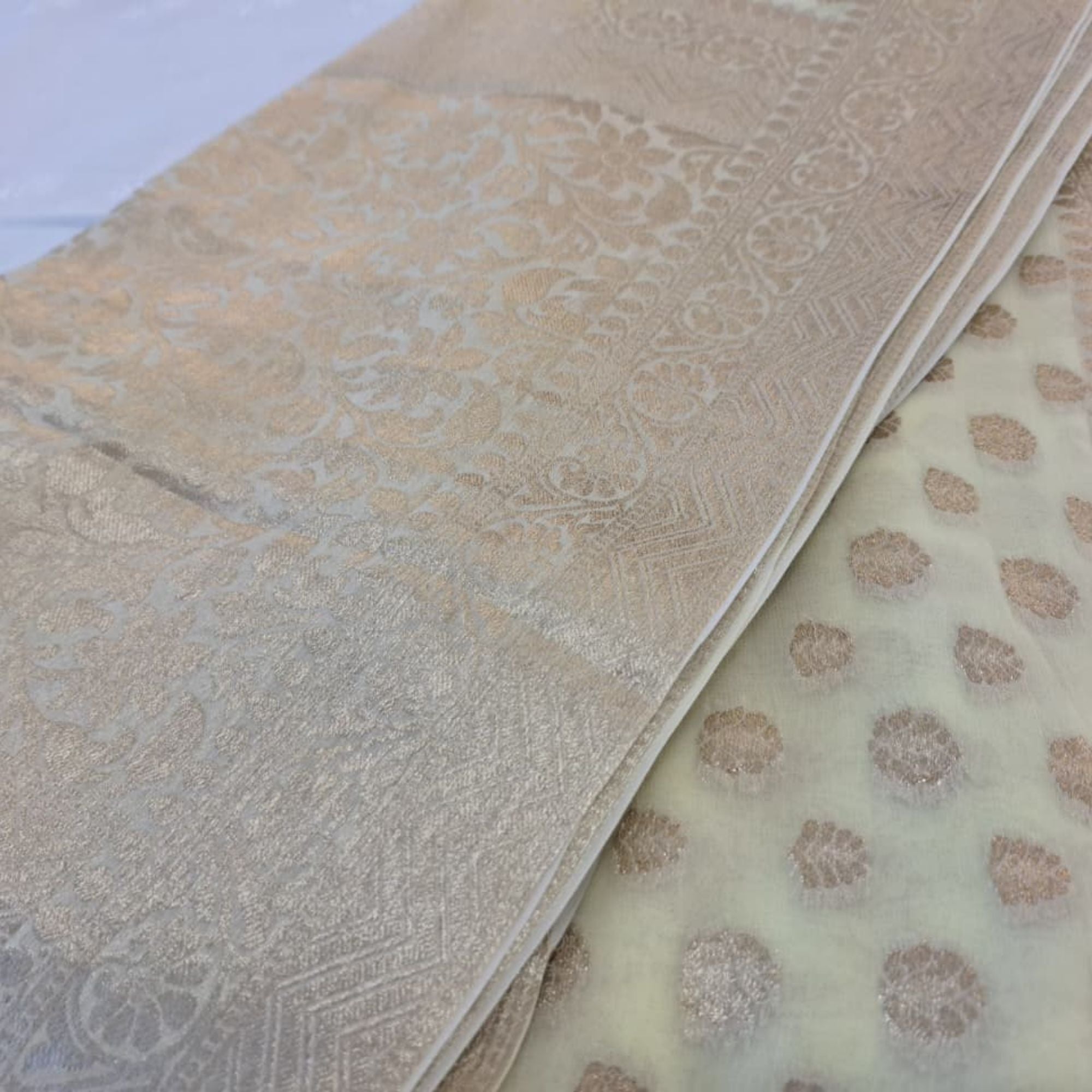 GEORGETTE SAREE WOWEN WITH GOLDEN ZARI THREAD