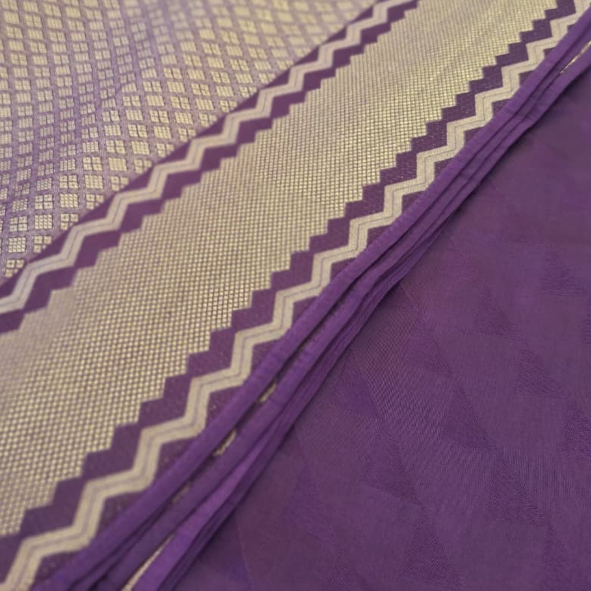 GAZZI BANARASI WOVEN INTO GOLDEN ZARI  PALLU