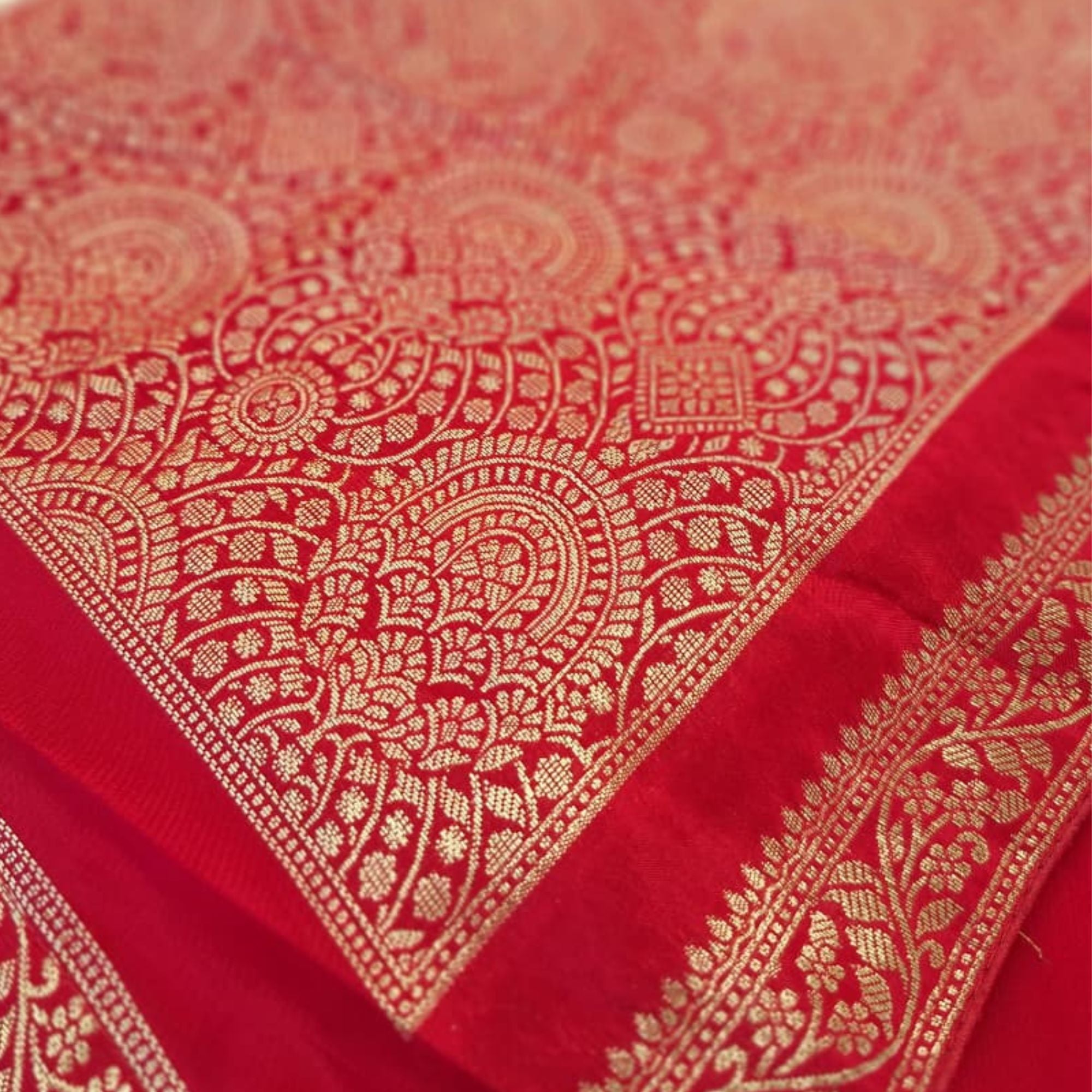 ITALIAN CRAPE SAREE WITH HEAVY ZARI PALLU