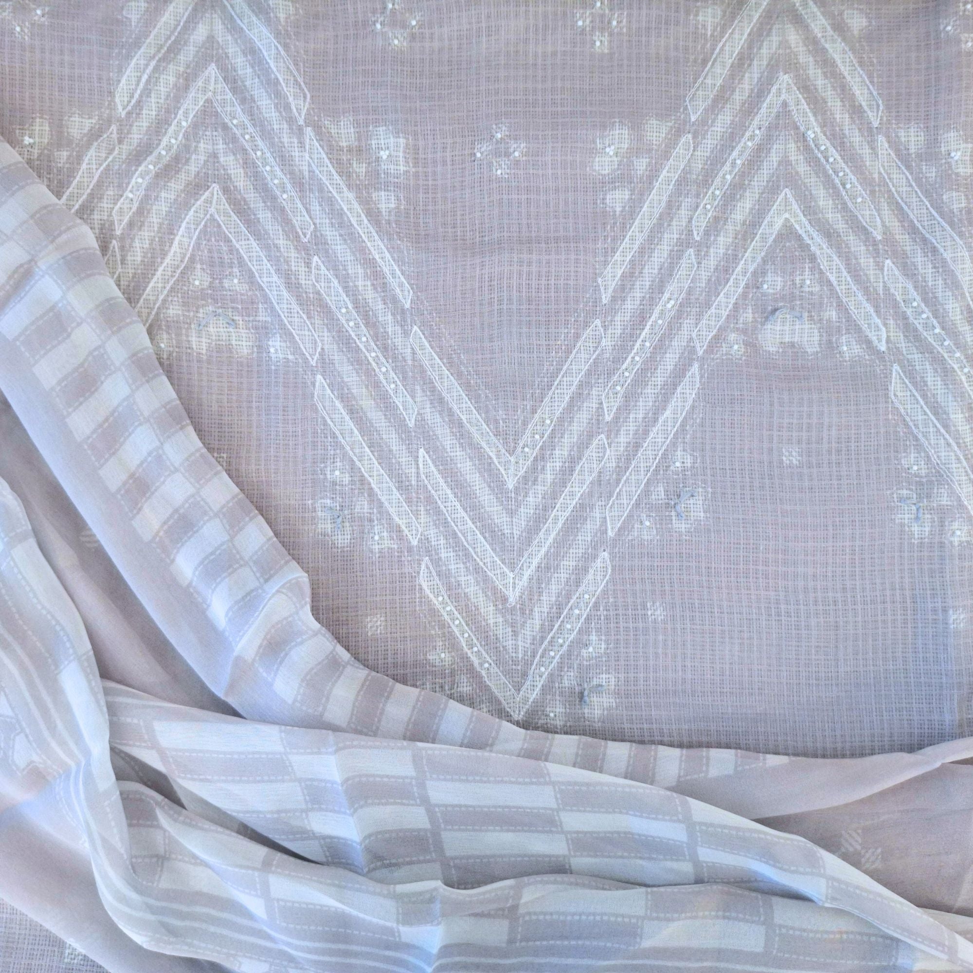 LINEN SUIT WITH GEOMATRIC PATTERN DESIGN