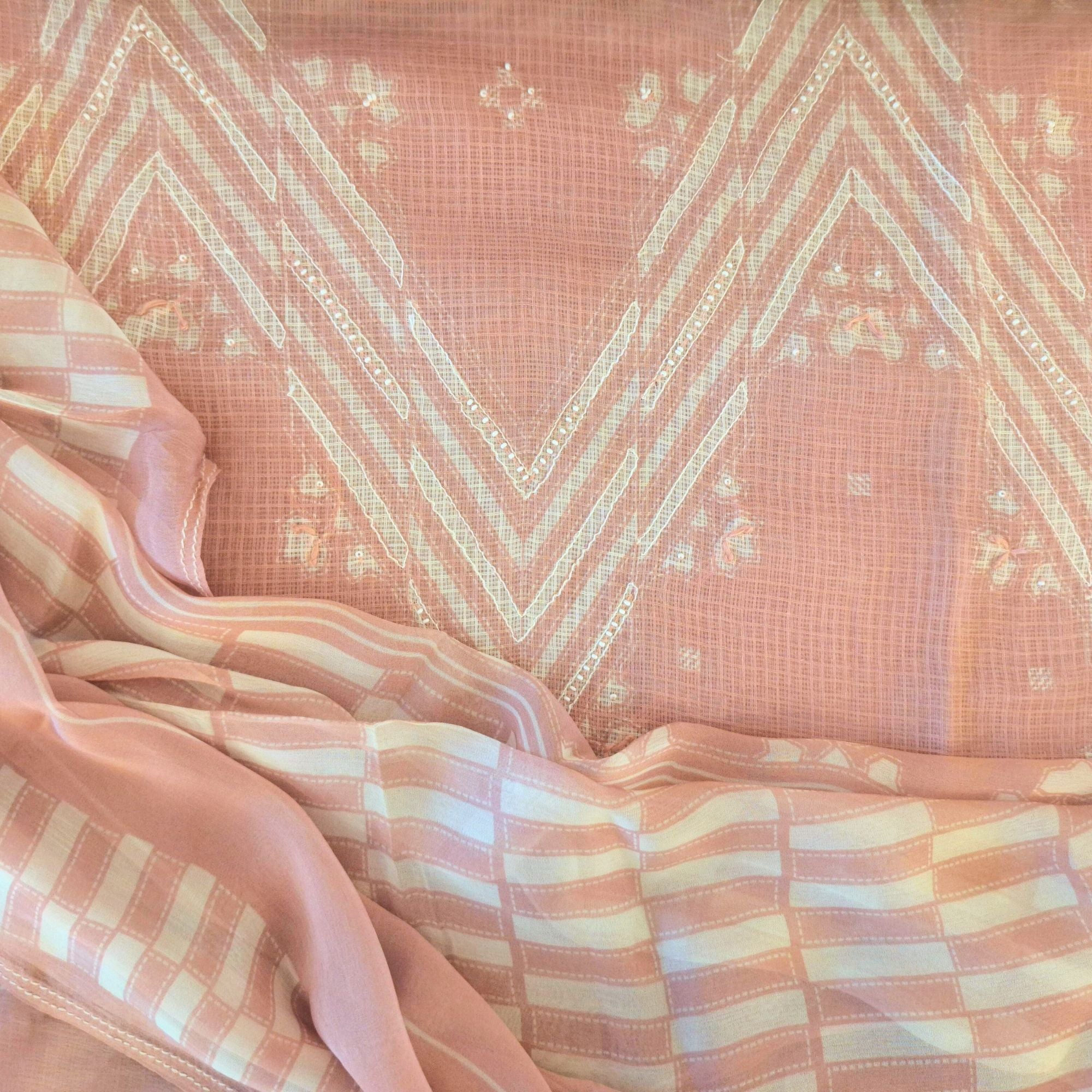 LINEN SUIT WITH GEOMATRIC PATTERN DESIGN