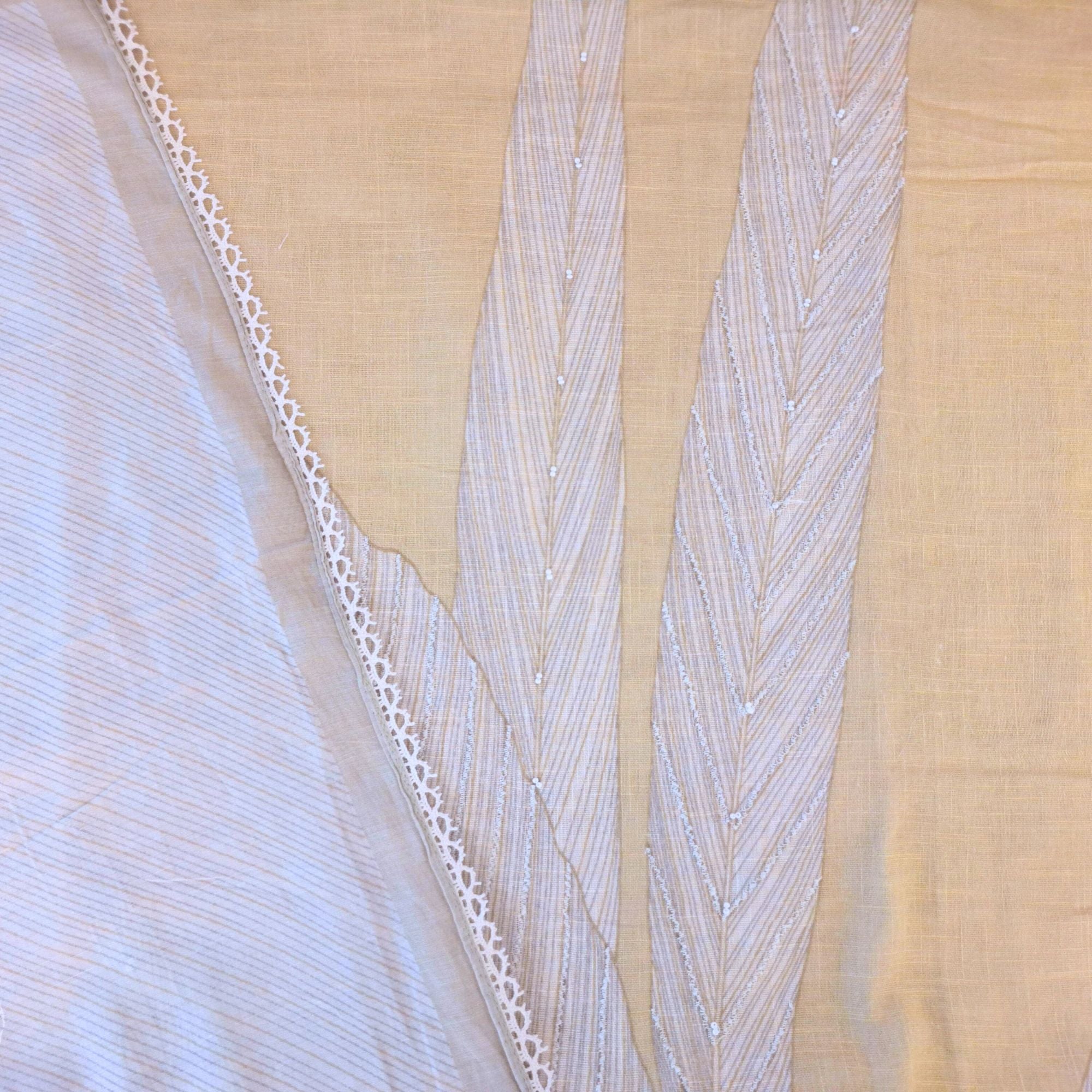 LINEN SUIT WITH NATURAL LEAF MOTIF