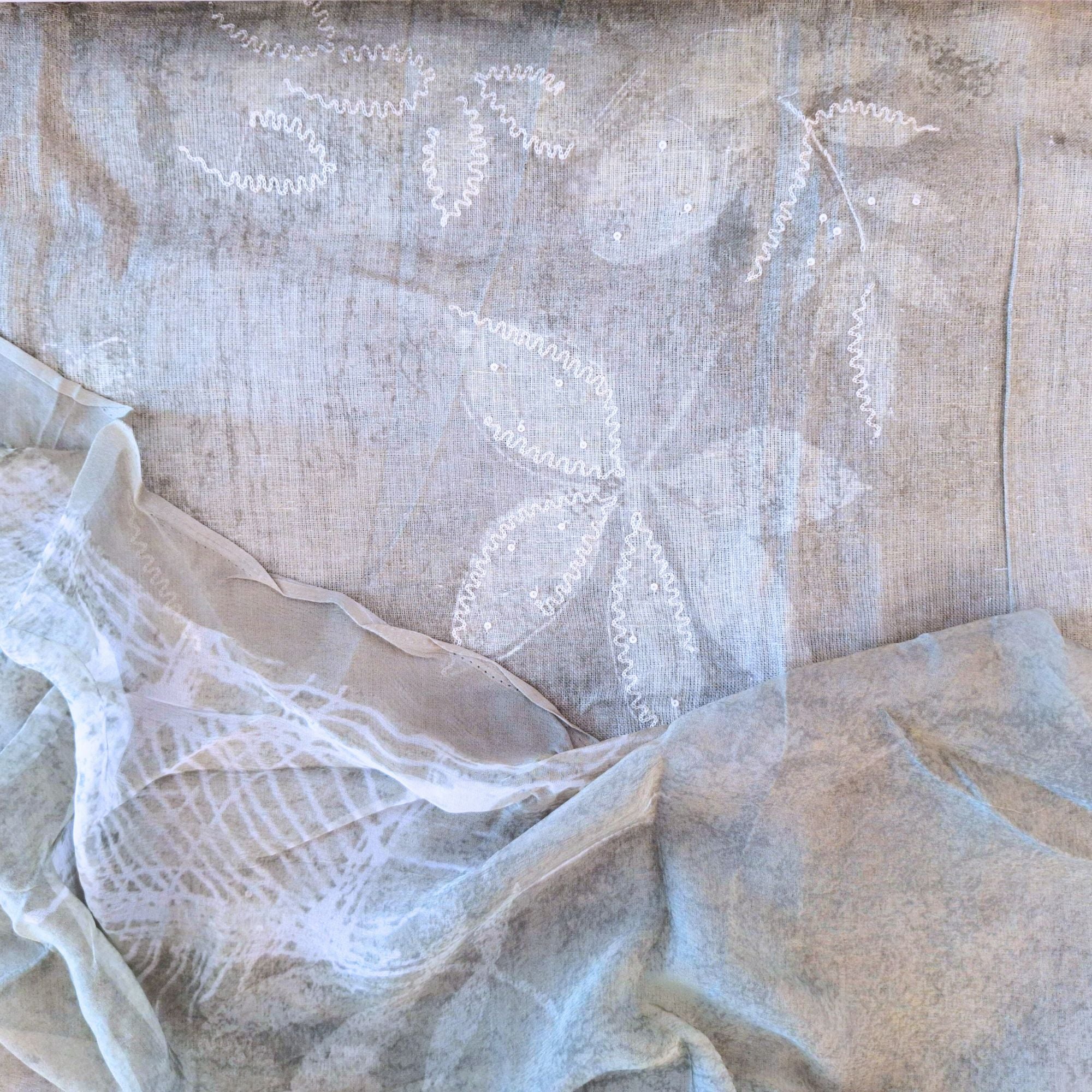 LINEN SUIT WITH NATURAL PATTERN DESIGN